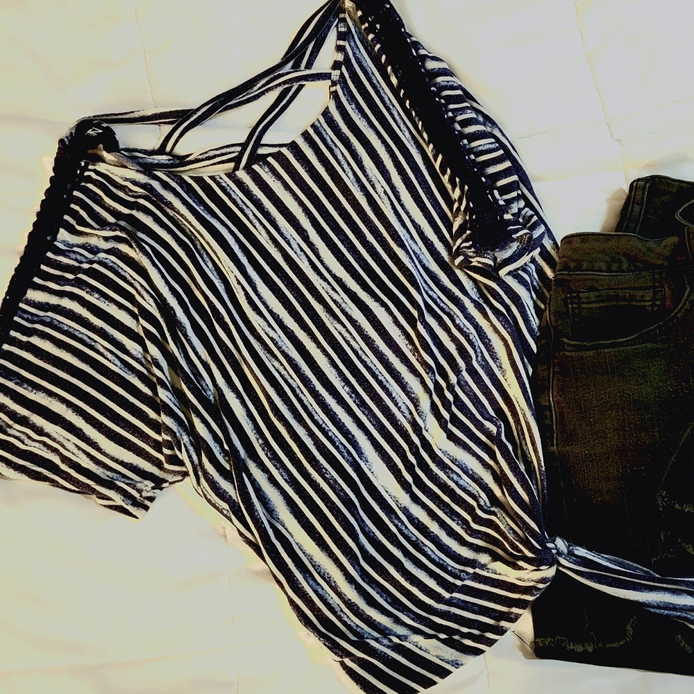 Black White and Blue Striped Iz Byer XL Top